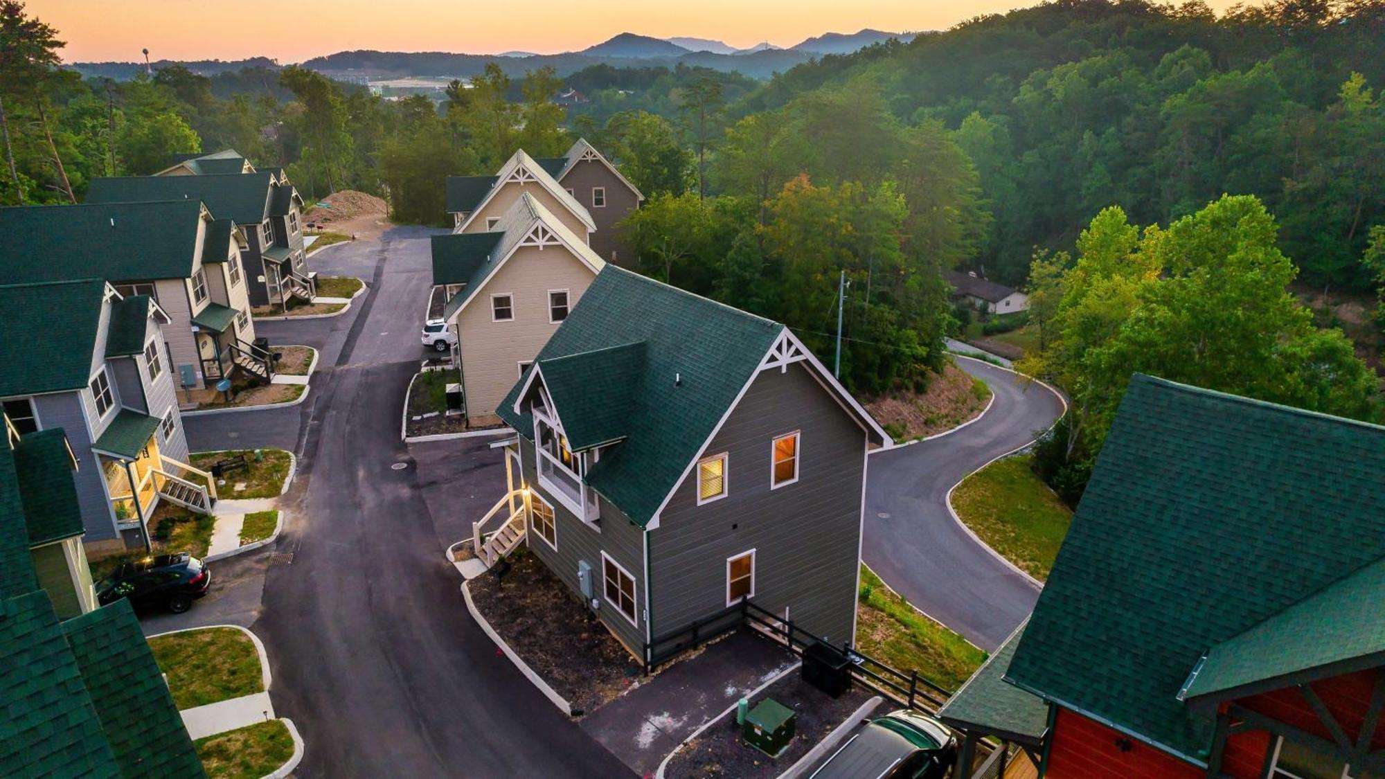 Liberty Lodge - Family Getaway With Pool, Hot Tub, Arcade & Dogs Pigeon Forge Exterior foto